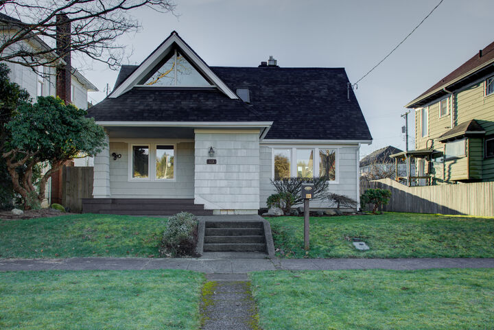 Property Photo:  113 W 4th St  WA 98520 