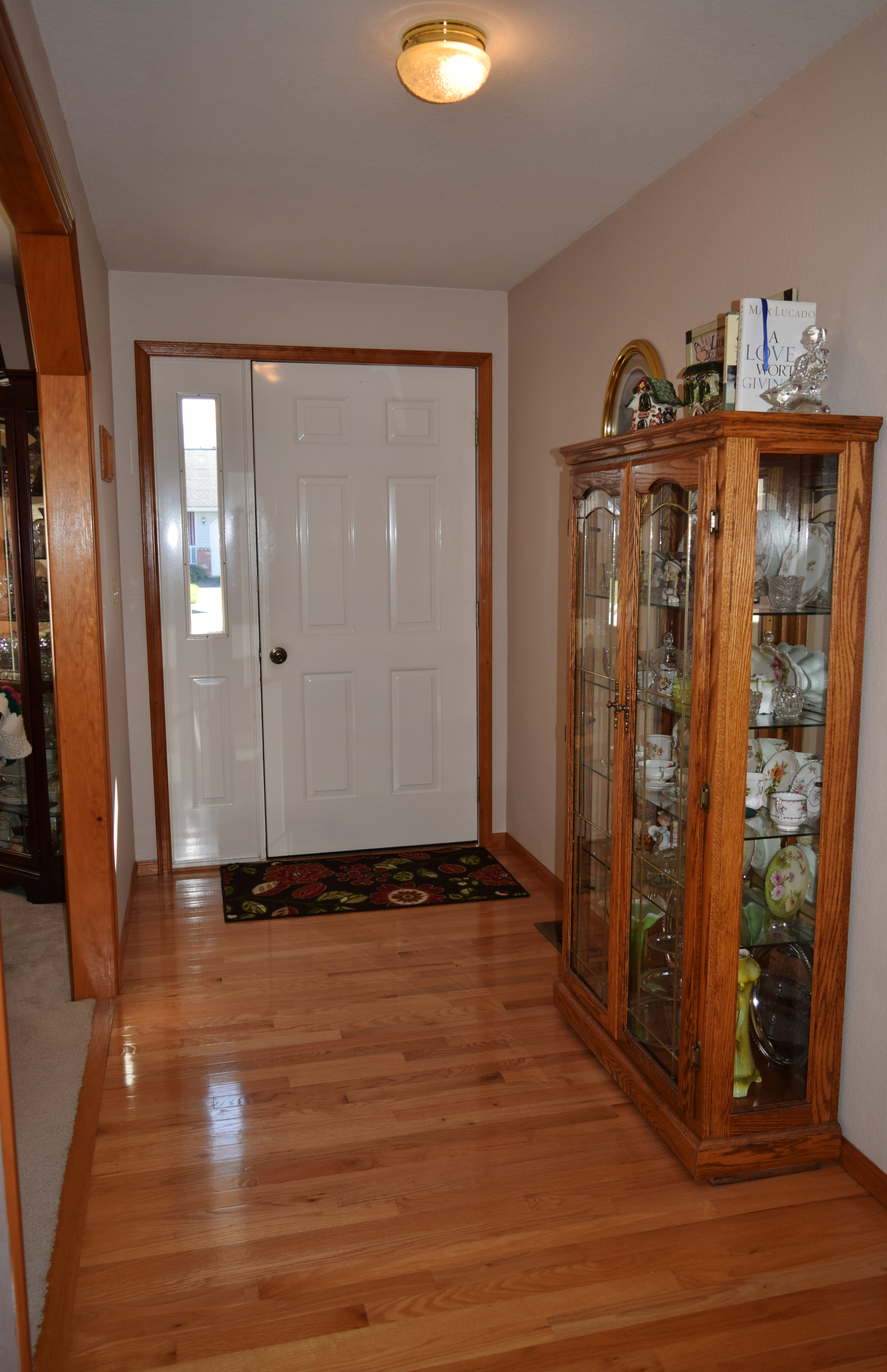 Property Photo: Foyer 1085 Ridgeway Dr WA 98264