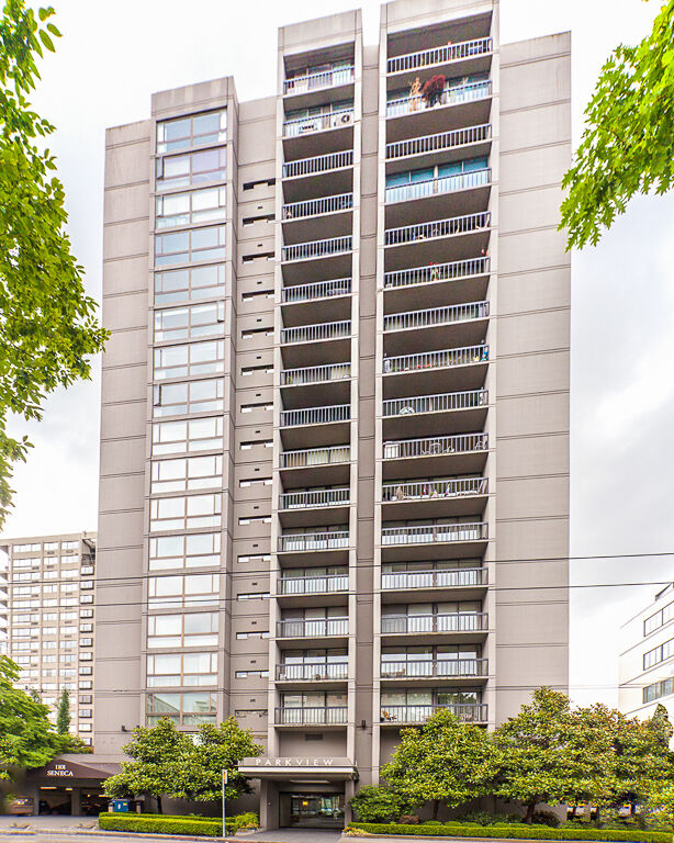 Property Photo: 1101 Seneca St 404 WA 98101