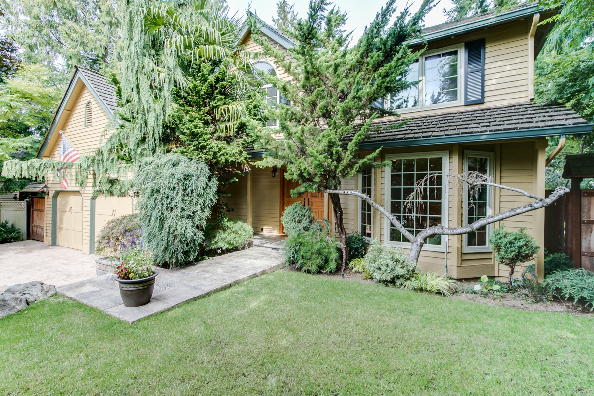 Property Photo: Entry 13716 175th Ct NE WA 98052