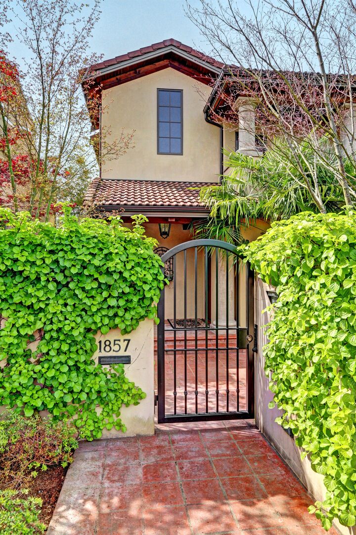 1857 41st Ave E  Seattle WA 98112 photo