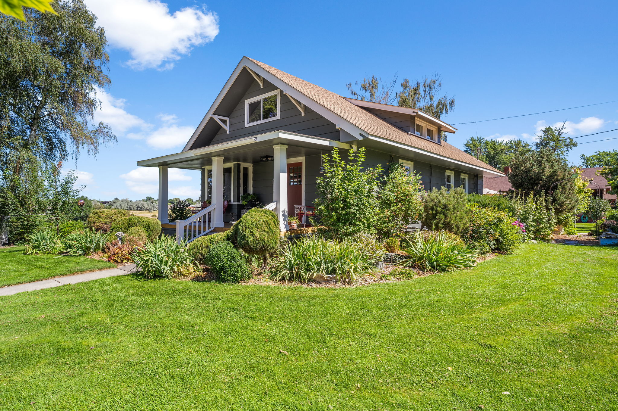 Property Photo: 106 7th St WA 99350