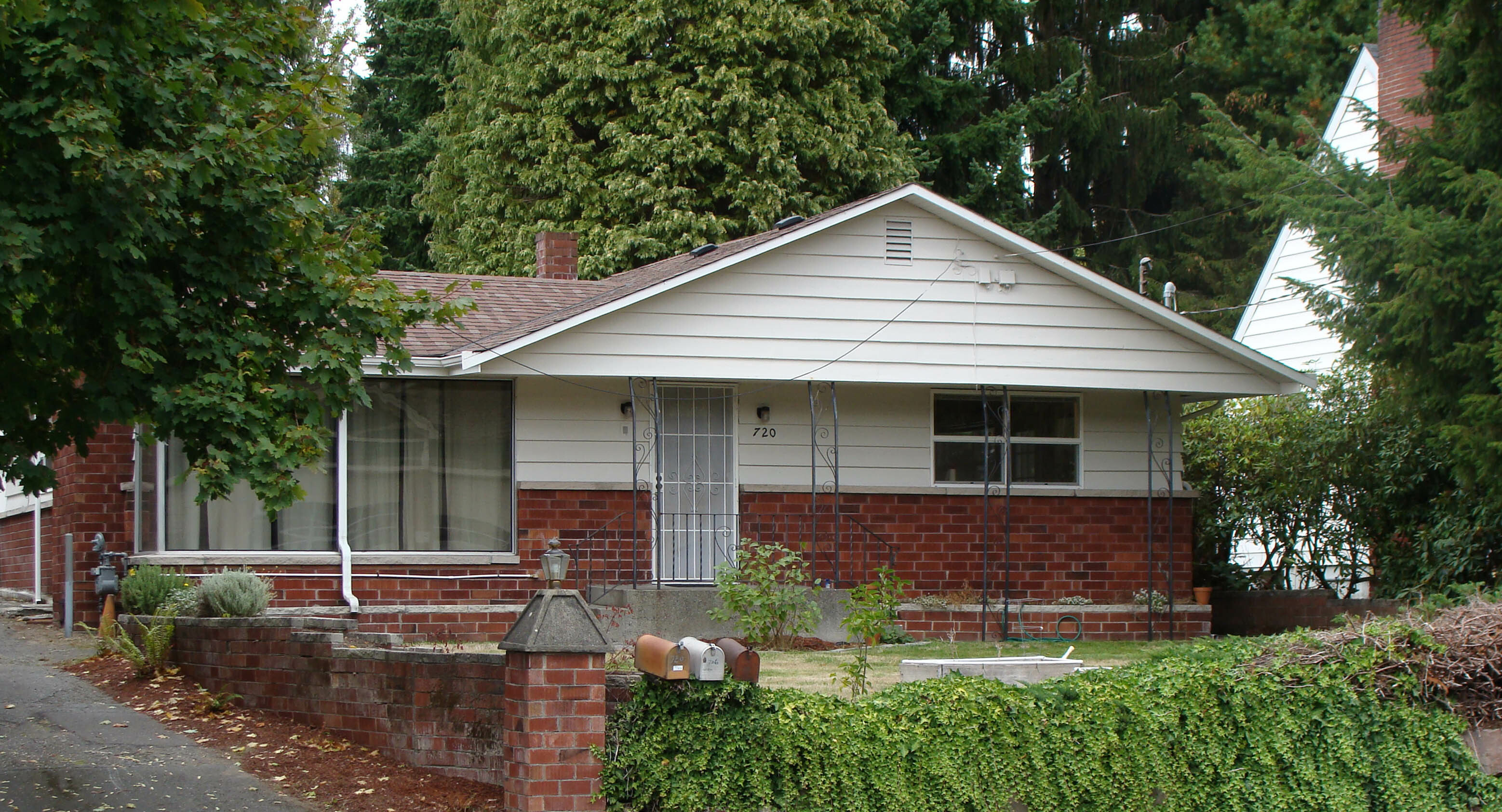 Property Photo:  720 N 185th St  WA 98133 