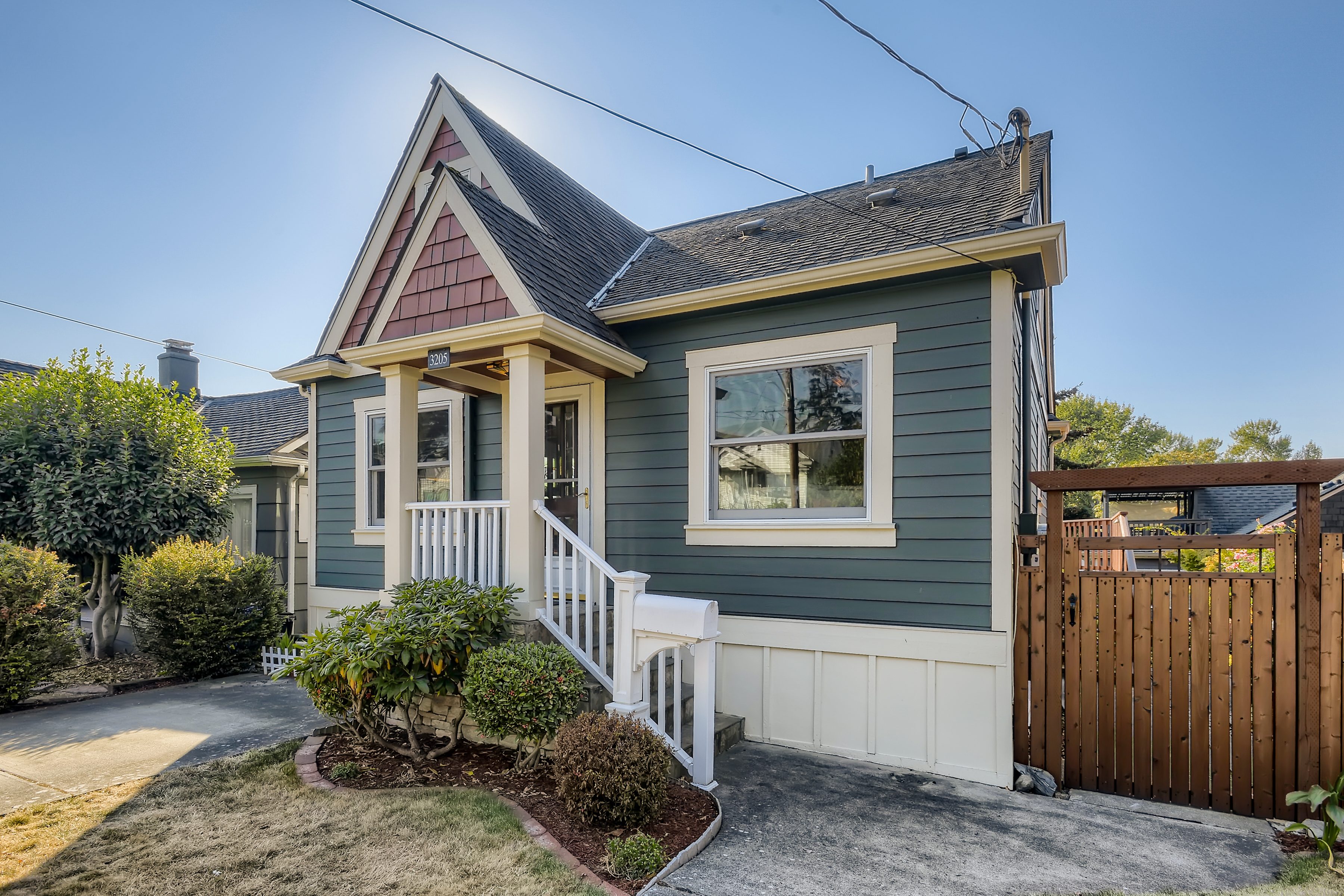 Property Photo:  3205 14th Avenue S  WA 98144 