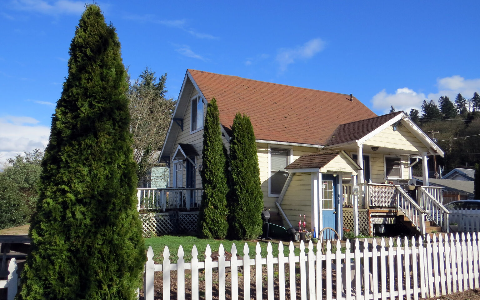 Property Photo:  103 Apperson St  OR 97045 