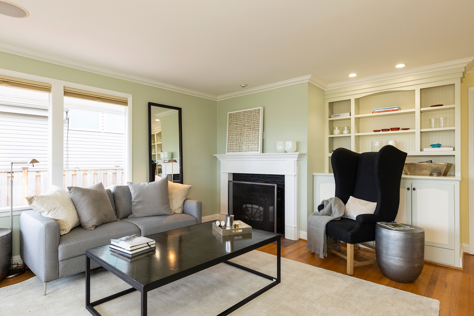 Property Photo: Living Room 2861 W Jameson St  WA 98199 