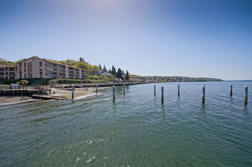 Property Photo: 28422 Redondo Beach Dr S WA 98198