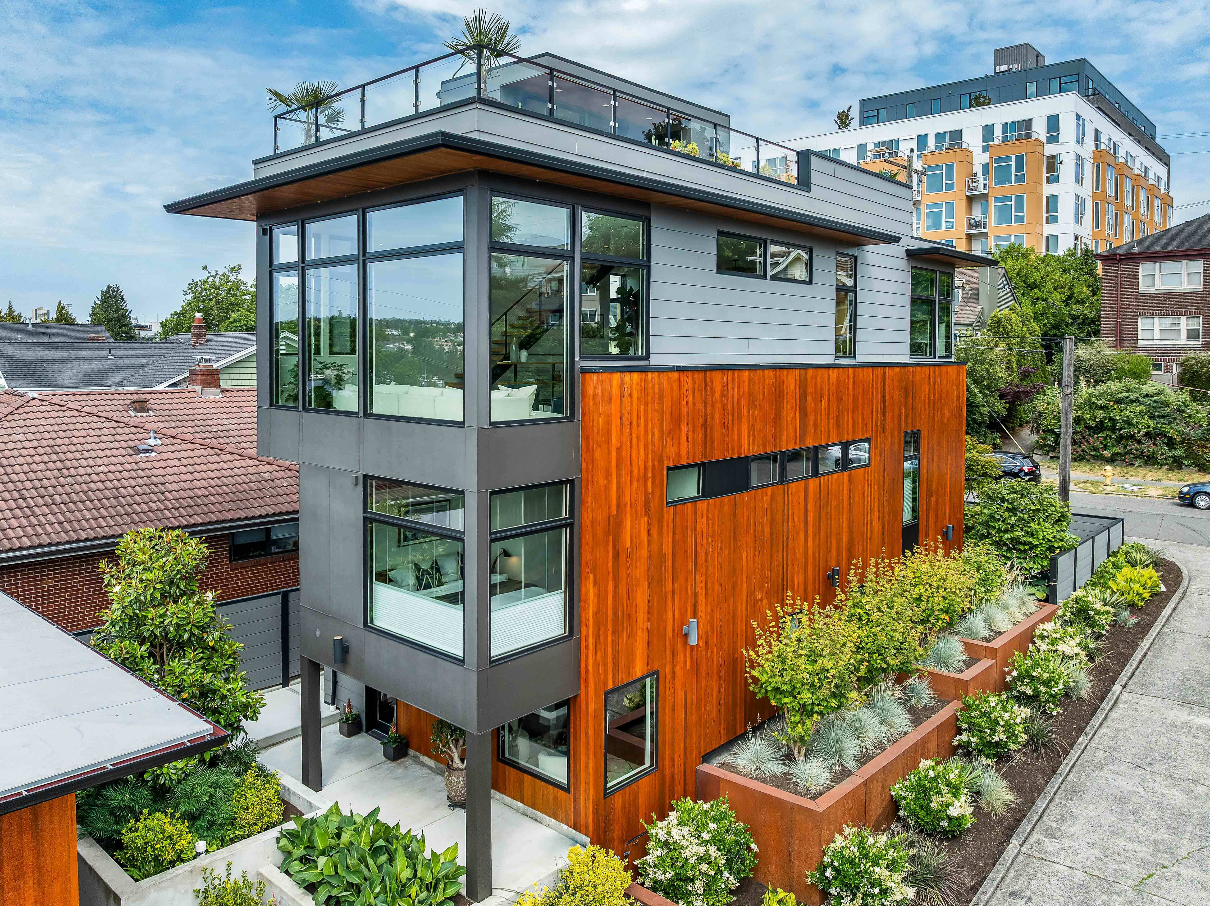 Property Photo: 2501 Yale Avenue E WA 98102