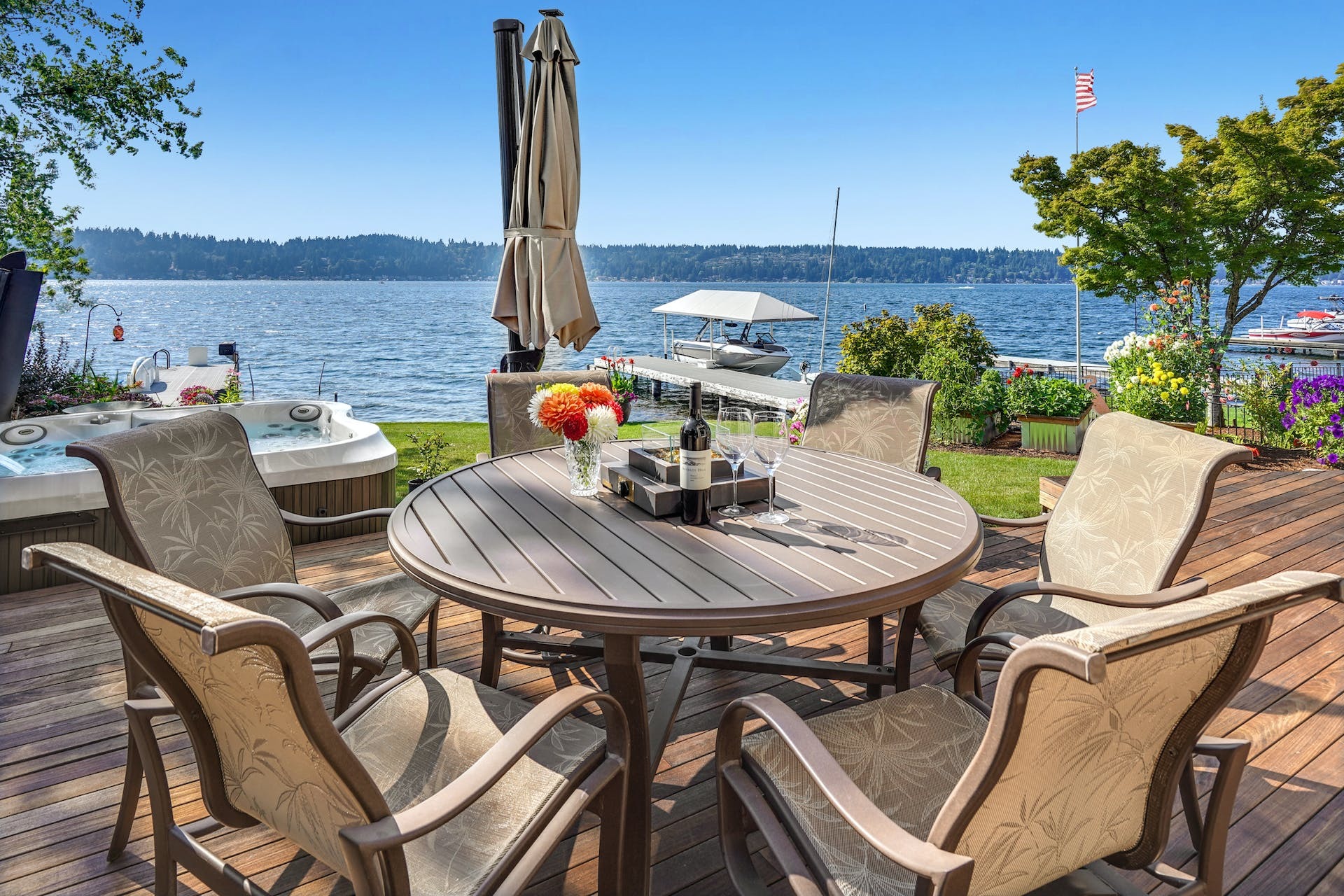 Property Photo:  1317 E Lake Sammamish Shore Lane SE  WA 98075 