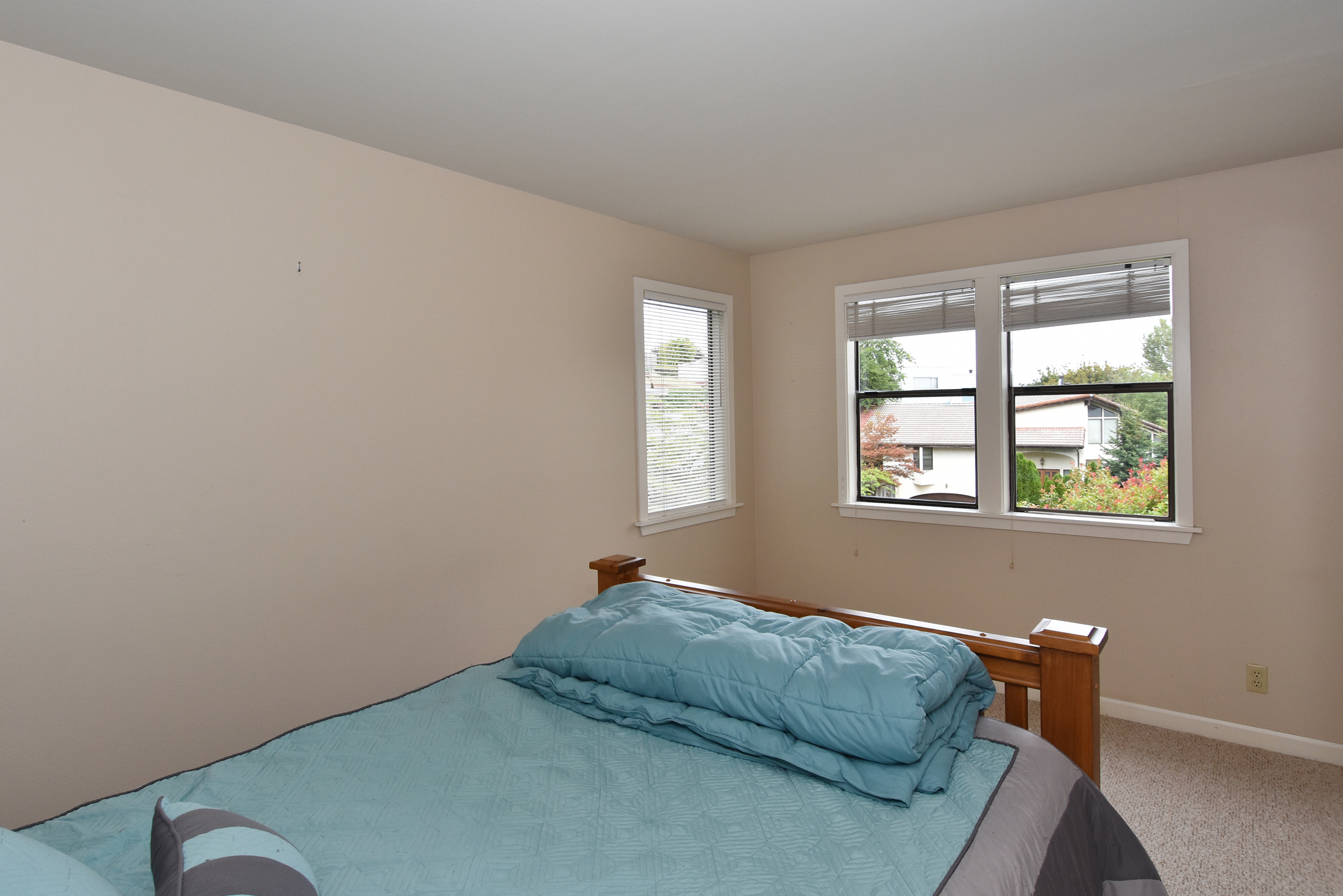 Property Photo: Bedrooms 8900 Inverness Ct NE  WA 98115 