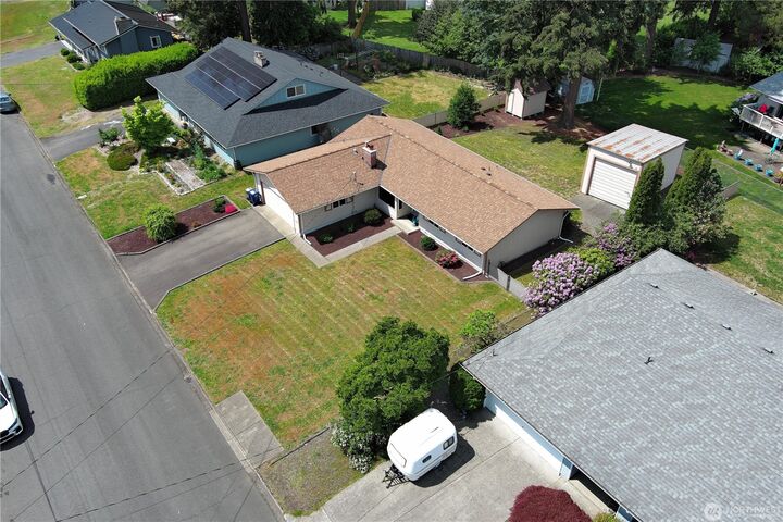 Property Photo:  3335  19th Street SE  WA 98092 