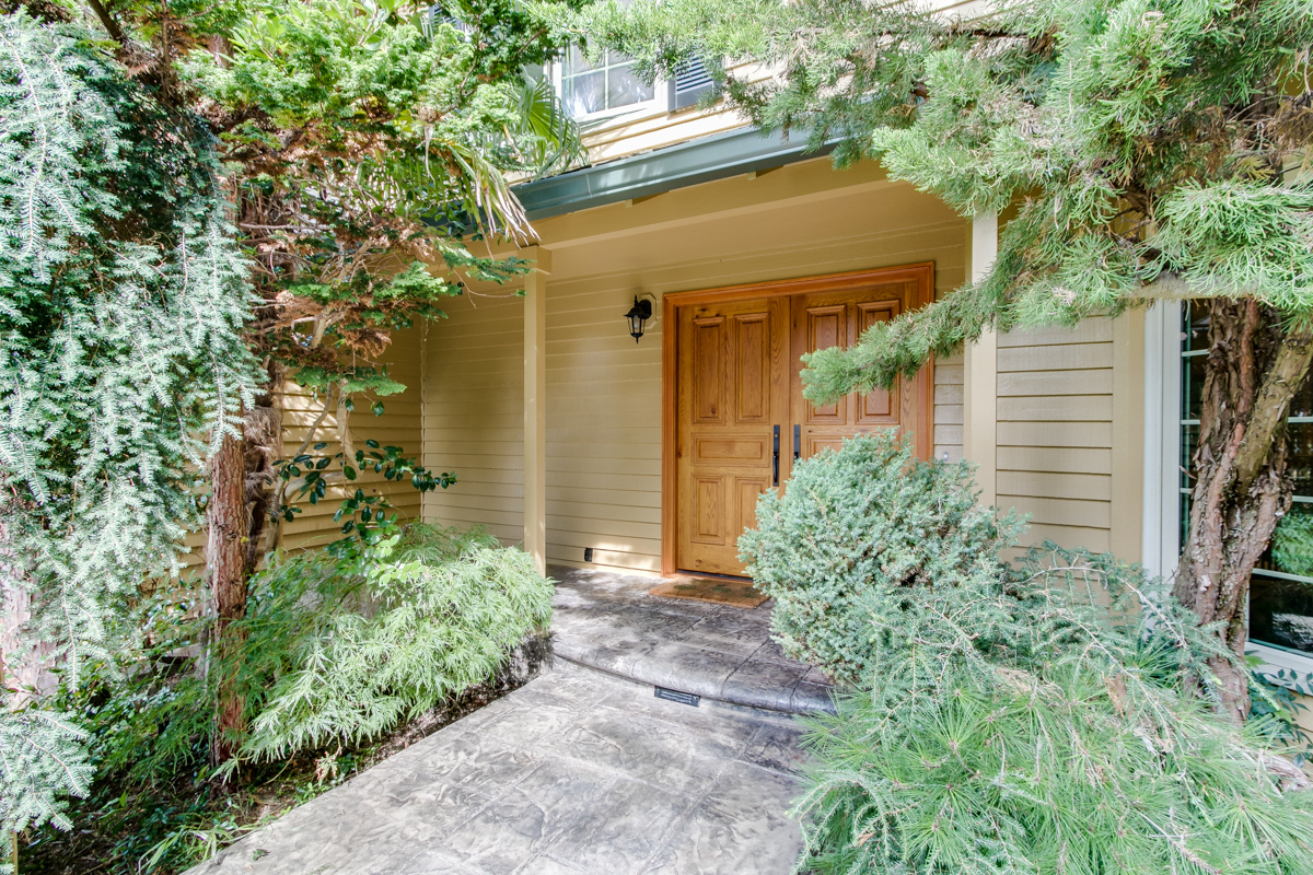 Property Photo: Entry 13716 175th Ct NE WA 98052